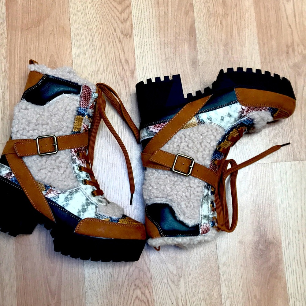 Cashmere snake skin print boots 🥾